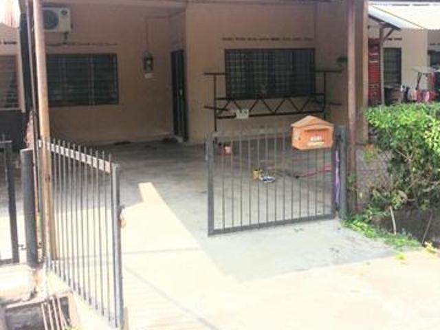 Terraced House for sale in Malaka