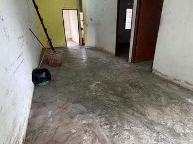 Terraced House for sale in Malaka