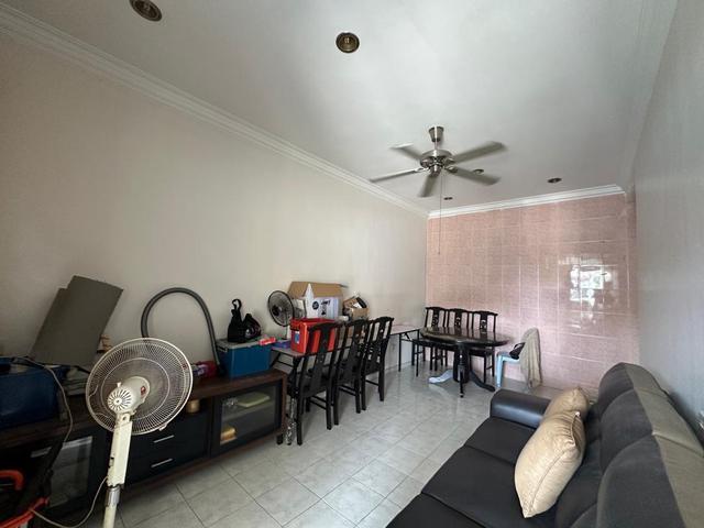Terraced House for sale in Malaka