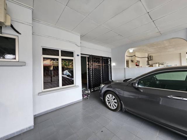 Terraced House for sale in Malaka