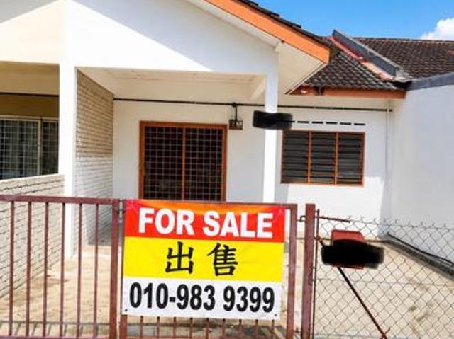 Terraced House for sale in Malaka