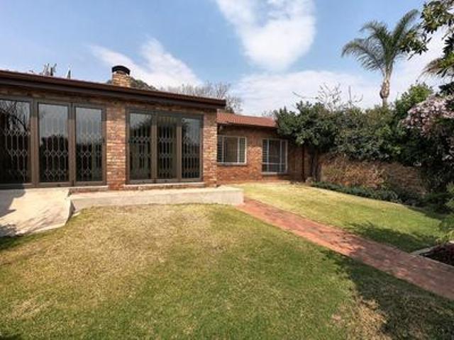 Townhouse for rent in Sandton, City of Johannesburg Metropolitan Municipality