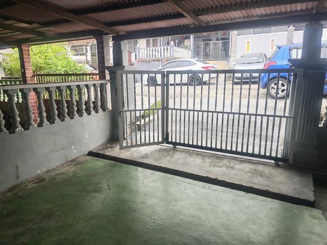 Terraced House for sale in Malaka