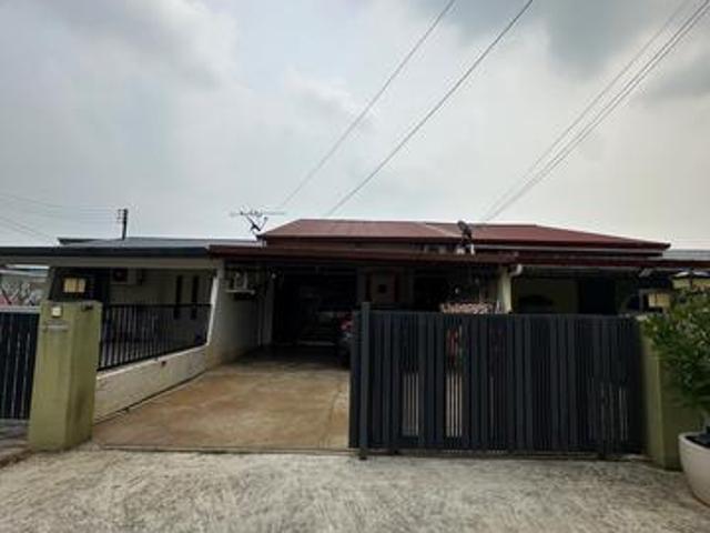 Terraced House for sale in Kuching, Bahagian Kuching