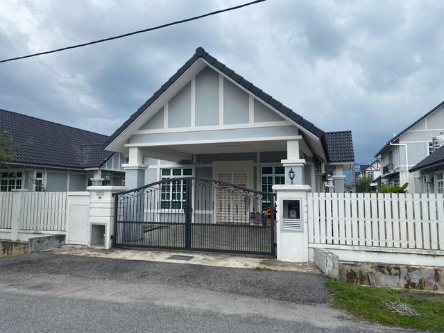 Bungalow for sale in Malaka