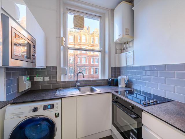 Room for rent in Earl's Court, Greater London
