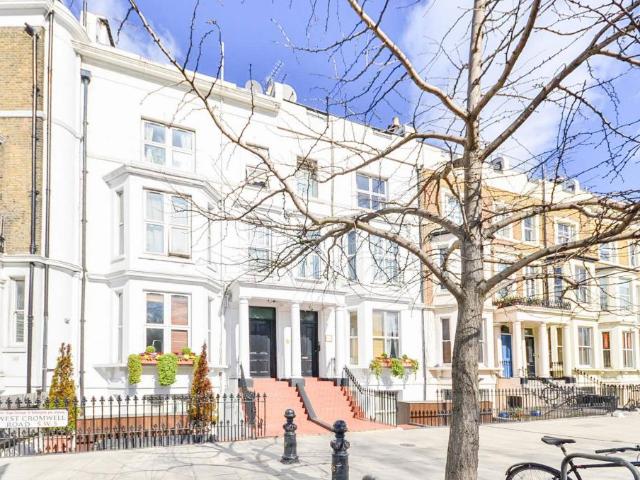 Apartment for rent in Earl's Court, Greater London