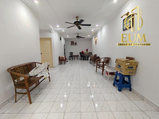 Terraced House for sale in Malaka