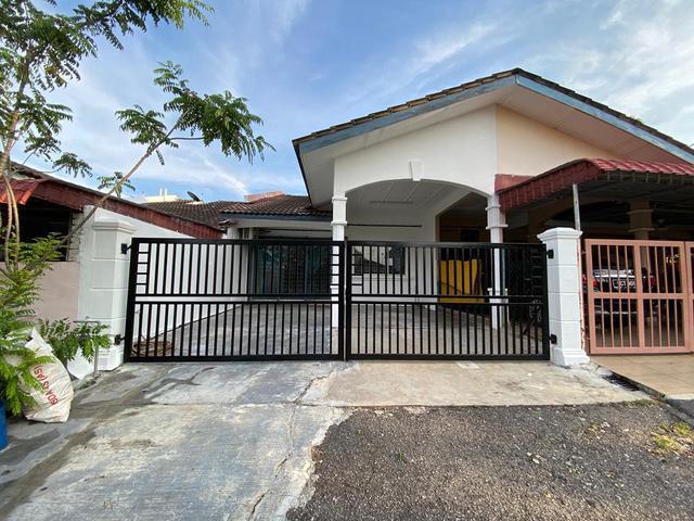 Terraced House for rent in Malaka