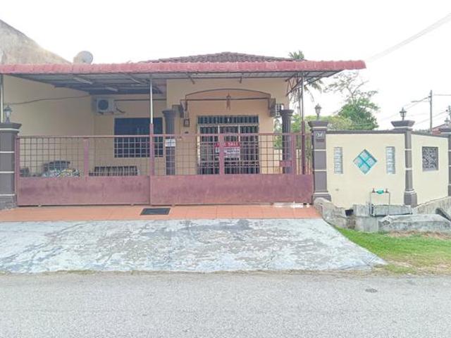 Terraced House for sale in Malaka