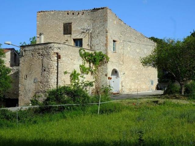 Appartamento in vendita a Capestrano, L'Aquila