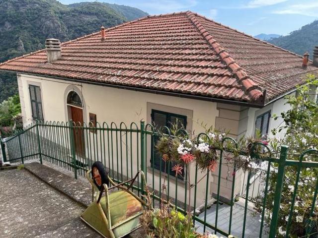 Appartamento in vendita a Castiglione Chiavarese, Liguria