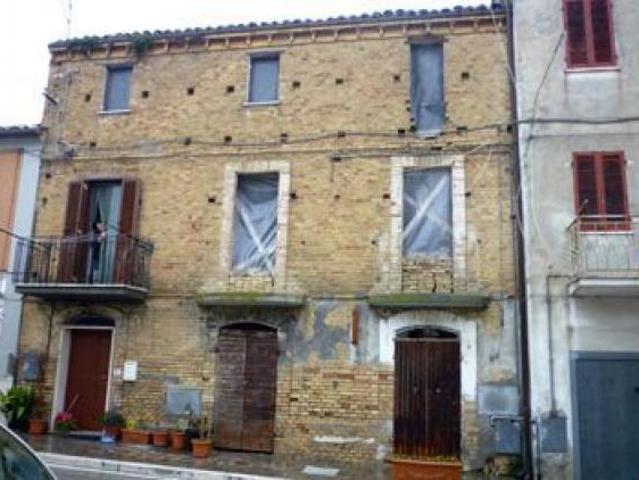 Appartamento in vendita a Unione dei Comuni della Val Vibrata, Controguerra