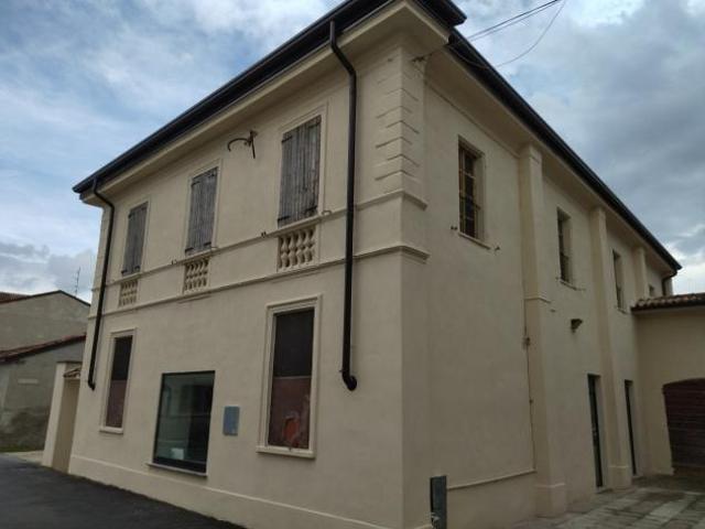 Locale Commerciale in vendita a Motta Baluffi, Lombardia