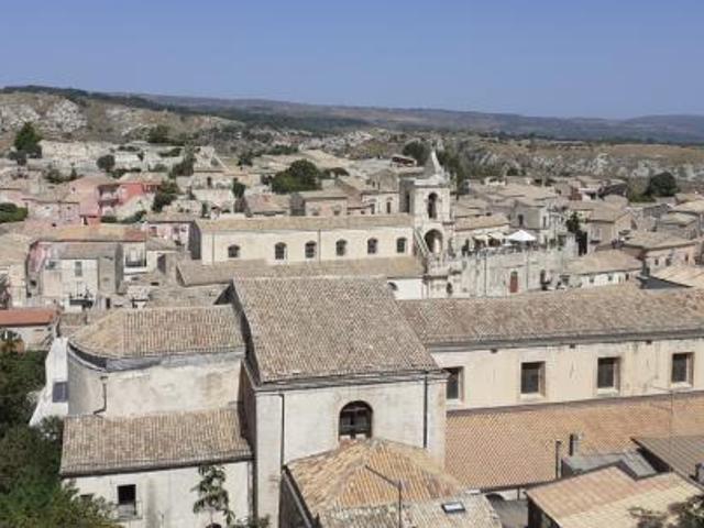 Locale Commerciale in vendita a Palazzolo Acreide, Sicilia