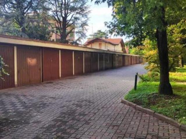 Box in affitto a Cinisello Balsamo, Milano