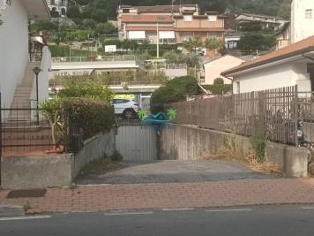Box in vendita a Andora, Liguria