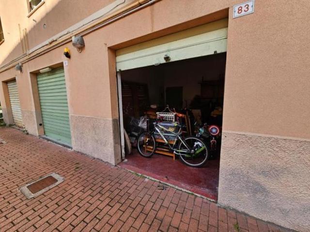 Locale Commerciale in vendita a Campomorone, Liguria