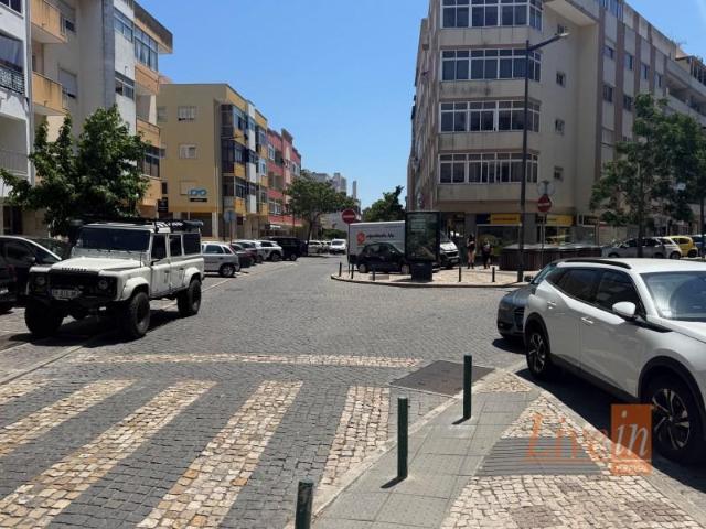 Loja alugar em Mem Martins, Sintra