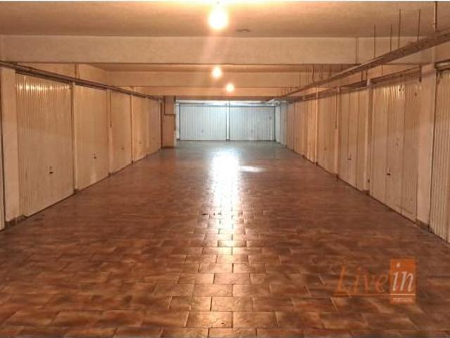 Garagem venda em Mem Martins, Sintra