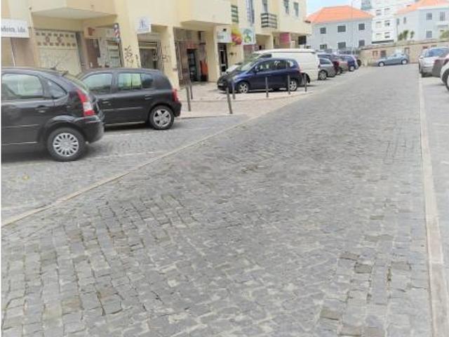 Garagem alugar em Mem Martins, Sintra