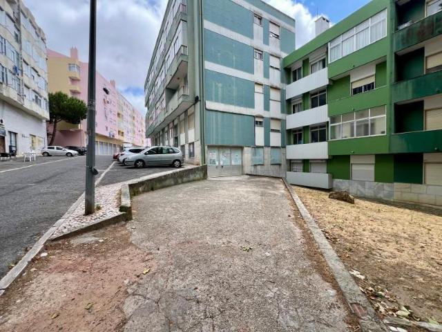 Loja alugar em Fonte das Eiras, Sintra