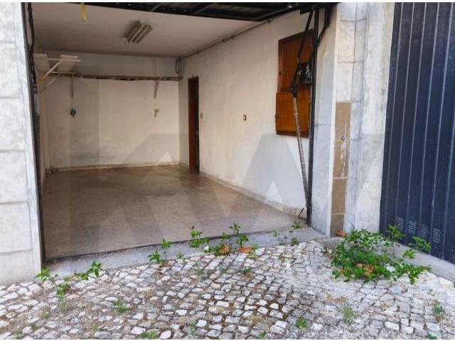 Garagem alugar em Tapada das Mercês, Sintra