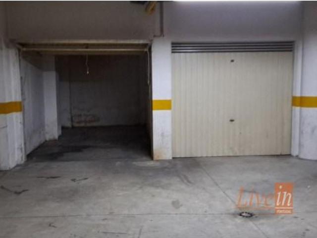 Garagem alugar em Rinchoa, Sintra