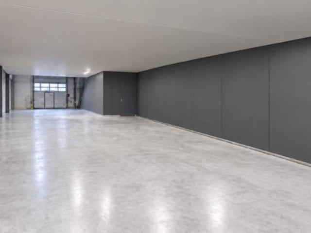 Atelier mieten in Zone Industrielle les Iles, Sion
