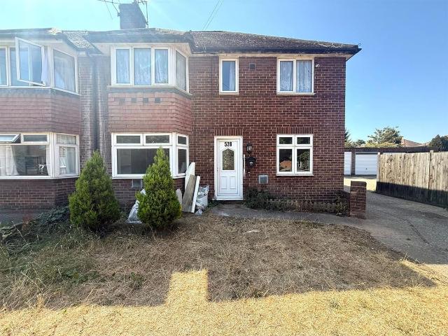House for rent in Harmondsworth, Greater London