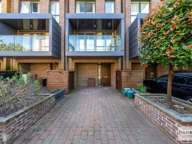 House for rent in London Borough of Ealing, Greater London