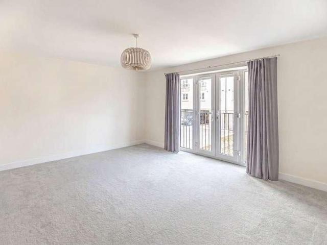 Townhouse for rent in Burton Hill, Milbourne