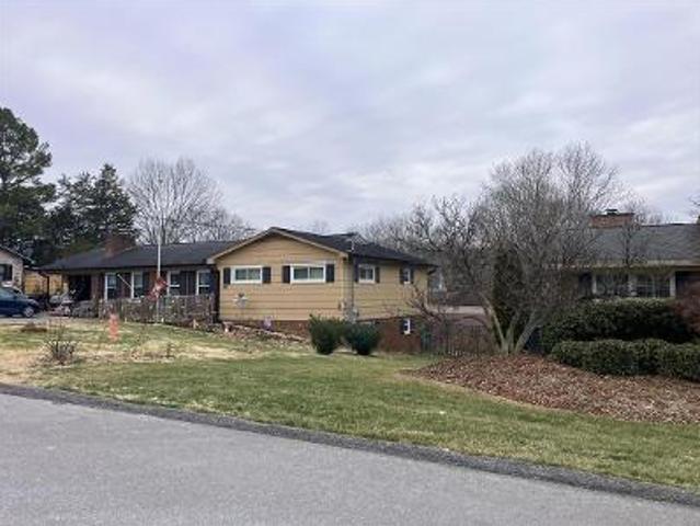 House for sale in Deerfield, Colonial Heights