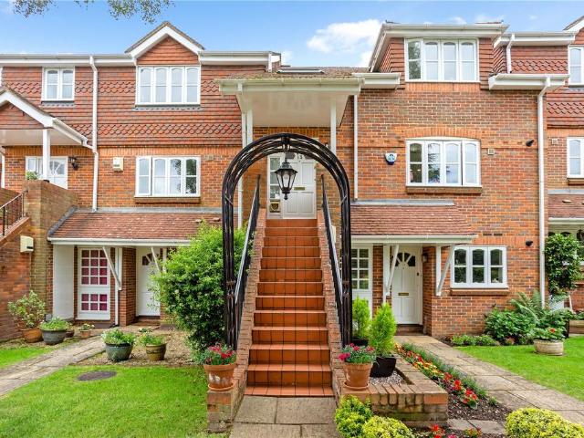 Apartment for rent in Hatching Green, Five Acres