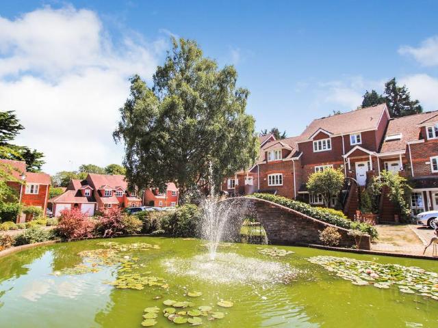 Apartment for rent in Hatching Green, Five Acres