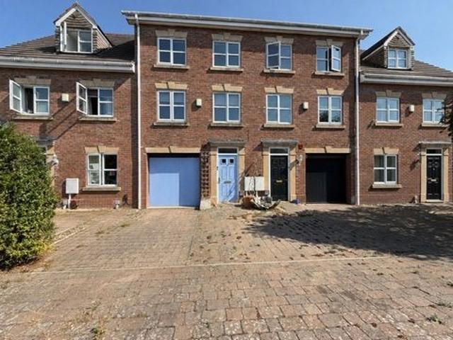 House for rent in Whitnash, Green Close