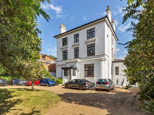 Apartment for rent in Southfields, Greater London