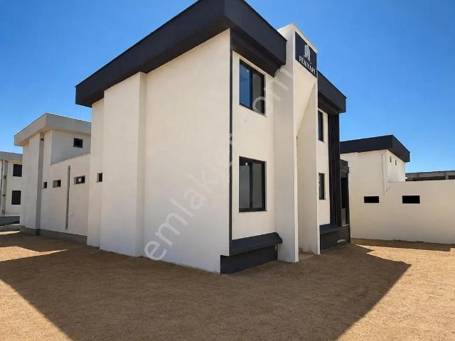 Gazlıgöl, İhsaniye içerisinde satılık Villa