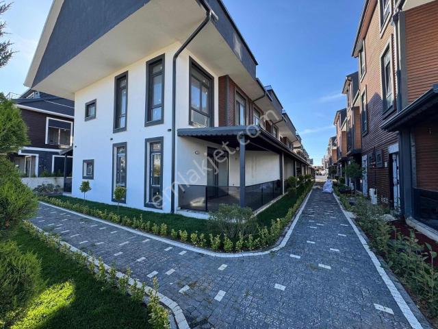 Yalı Mahallesi, Kocaali içerisinde satılık Villa