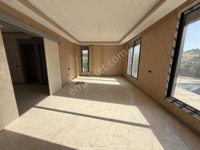 Kızlar Mahallesi, Karaköprü içerisinde satılık Villa
