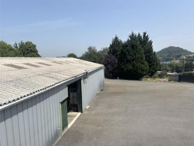 Local Commercial vente à Saint-Étienne, Saint-genest-lerpt