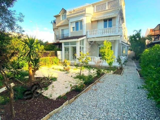 Güzelbahçe, İzmir içerisinde satılık Villa