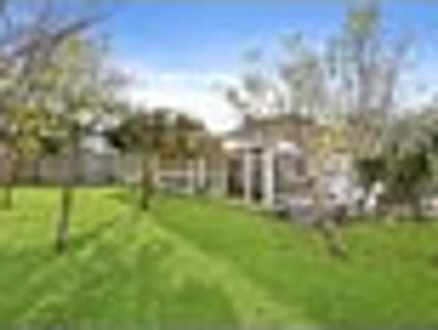 House for sale in Point England, Oroua County