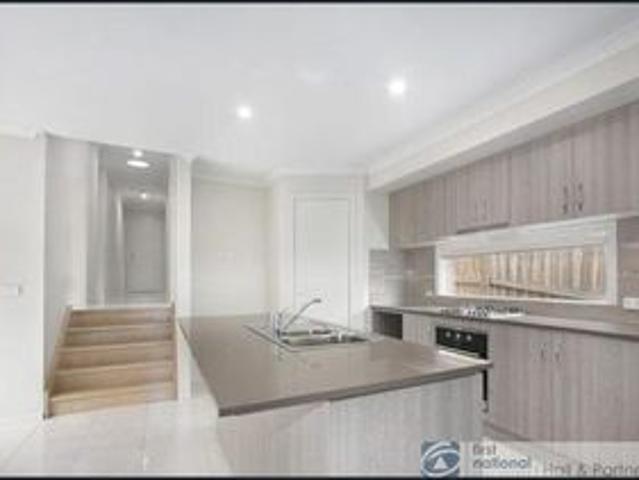 House for rent in Sovereign Hills Estate, Melbourne