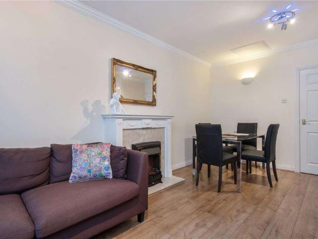 Townhouse for rent in Clerkenwell, Greater London