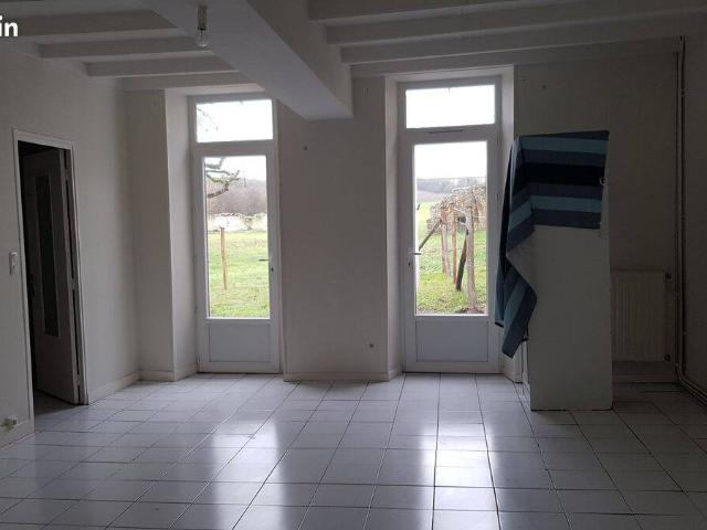 Maison location à Les Vallades, Salles-d'Angles