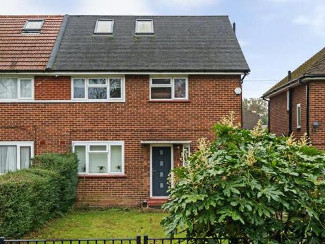 House for sale in Little Stanmore, Greater London