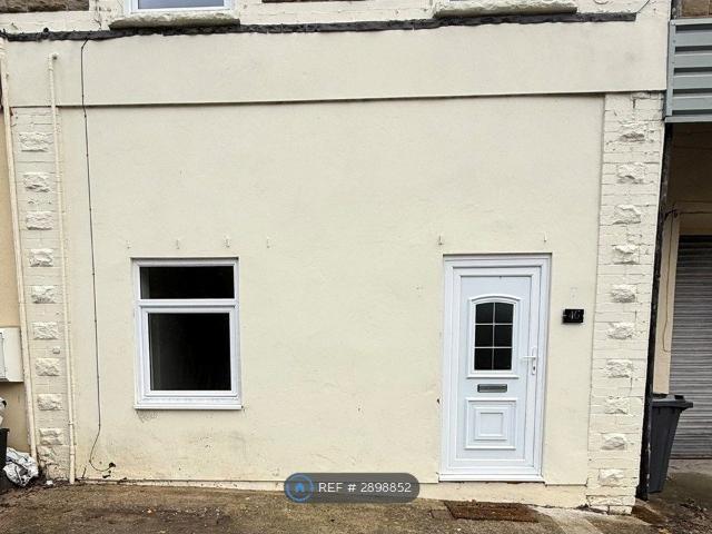 Apartment for rent in Six Bells, Wales