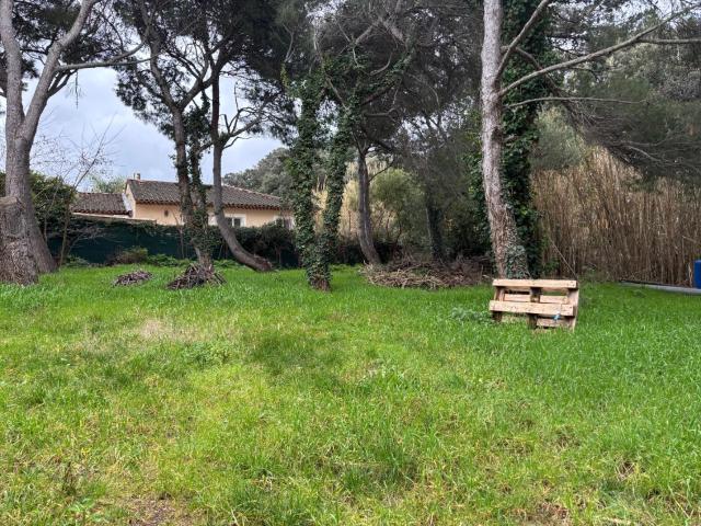 Terrain vente à Six-Fours-les-Plages, Var