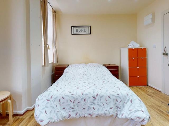 Studio for rent in Cricklewood, Greater London